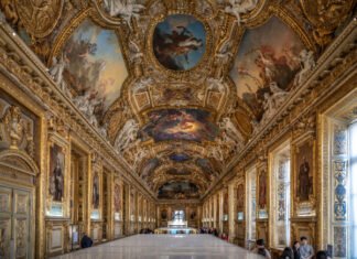 No Jewelry on Display as Louvre Reopens Apollo Gallery After Theft