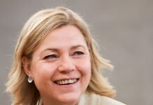 EU aims for seven AI gigafactories with €10 billion plan in race with US, China
