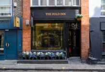 THE FOLD INN: Samsung Brings Foldable Innovation to an Iconic London Pub Experience