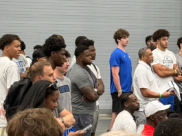 Kentucky’s entire roster watches future Wildcat Ryan Hampton at EYBL