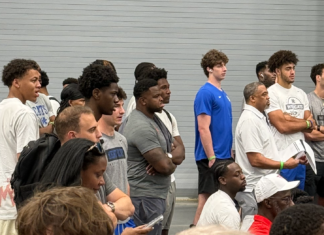 Kentucky’s entire roster watches future Wildcat Ryan Hampton at EYBL