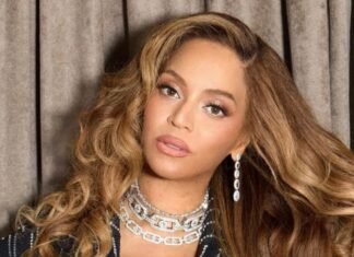 Beyoncé Brings the Business Capri Suit to the Stage With Jay-Z