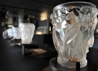 Thieves steal over $4.5M worth of jewelry from French glass museum months after infamous Lourve heist