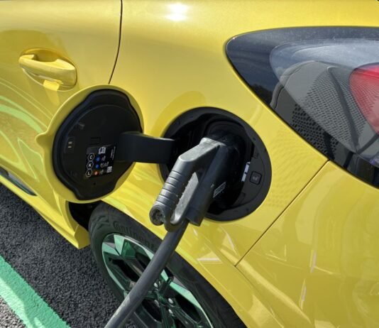 Minister says motor industry will be listened to in ZEV mandate review