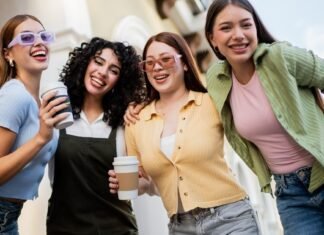 Gen Z Women Don’t Want to Carry This ‘Old-Fashioned’ Accessory Anymore
