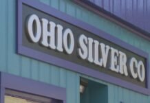 Shoppers flock to local jewelry store after closure announcement