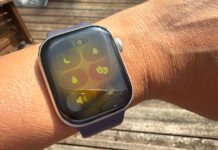 How does the Apple Watch water lock feature actually work?
