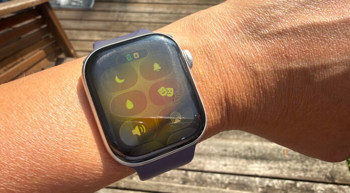 How does the Apple Watch water lock feature actually work?