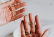The Best Delicate Jewelry Brands for Travel and Daily Wear