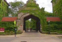 University of Chicago Law School AI strategy bans phones, laptops in class for first year students