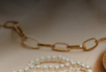 Watch Why Japan Is Splurging on Jewelry as the Yen Weakens