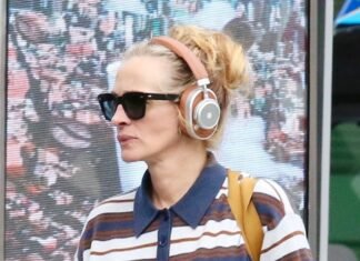 How to Look More 2026 in Jeans and Ballet Flats This Fall: Wear This Shirt Trend