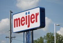 Suspected Meijer jewelry thief arrested after police chase ends in crash