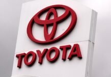 Toyota recalls 655K Camrys over display error that may deactivate turn signals, other indicators