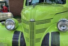 Classic cars come to Waterview Pines