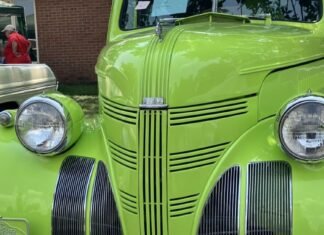 Classic cars come to Waterview Pines