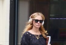 Julia Roberts Finishes Her Outfit With an Unexpected Accessory