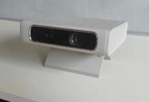 Handbag-sized laser projector with battery and Google TV: Etoe Dolphin 2 review