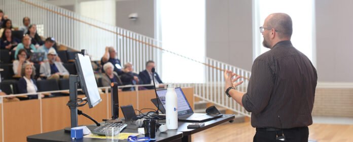 UMW Conference Builds Ideas for ‘Reimagining the Liberal Arts in the Age of AI’