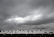 Nearly 500 flights delayed at DIA on Sunday amid severe thunderstorm watch
