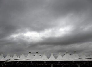 Nearly 500 flights delayed at DIA on Sunday amid severe thunderstorm watch