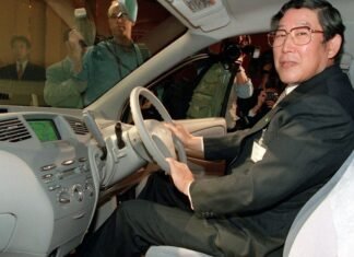 Hiroshi Okuda, Toyota chief who pushed forward the radical Prius hybrid car