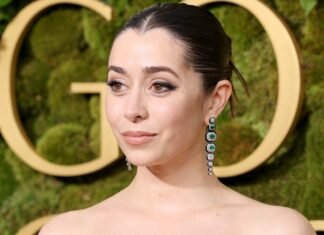 10 Showstopping Celebrity Jewelry Moments On The Red Carpet