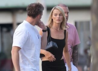 Margot Robbie Just Wore the Sophisticated Skirt-and-Shoe Combination That French Girls Love